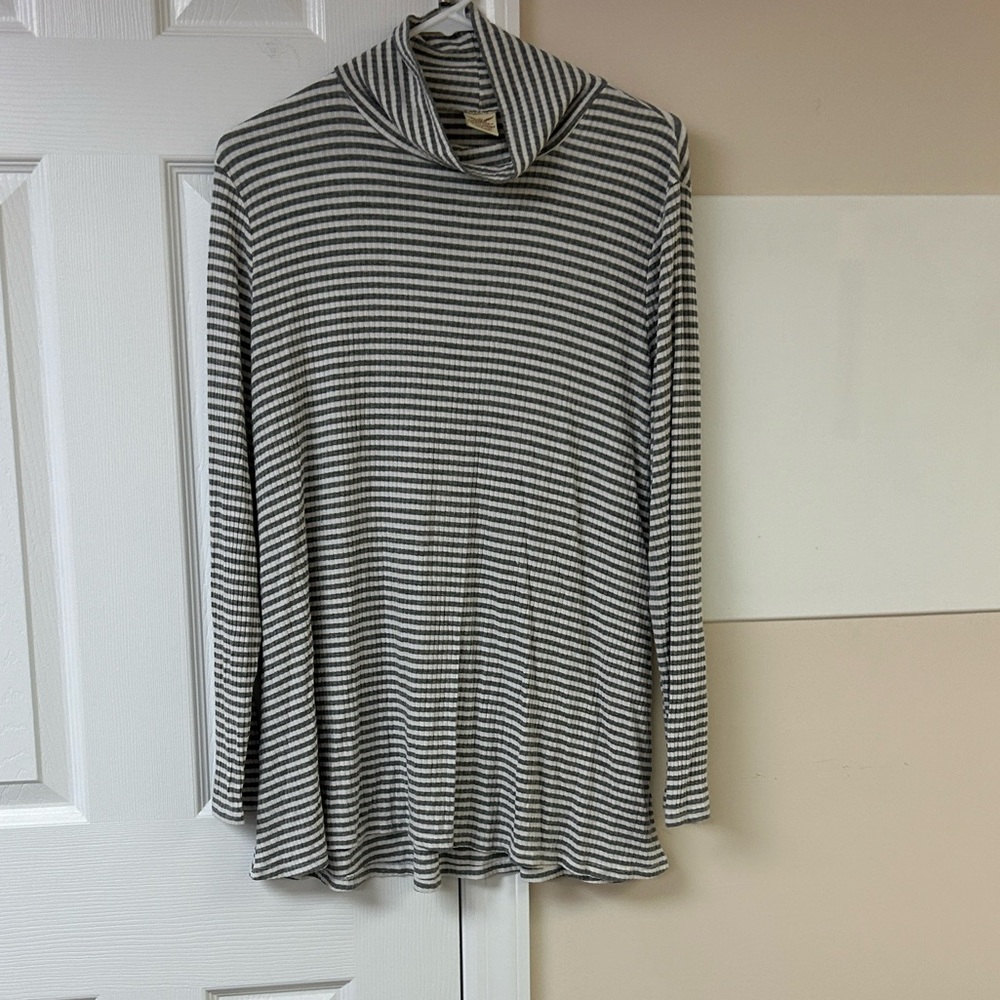 Faded Glory Lightweight Turtleneck Top Gray White Stripe Knit Long sleeve